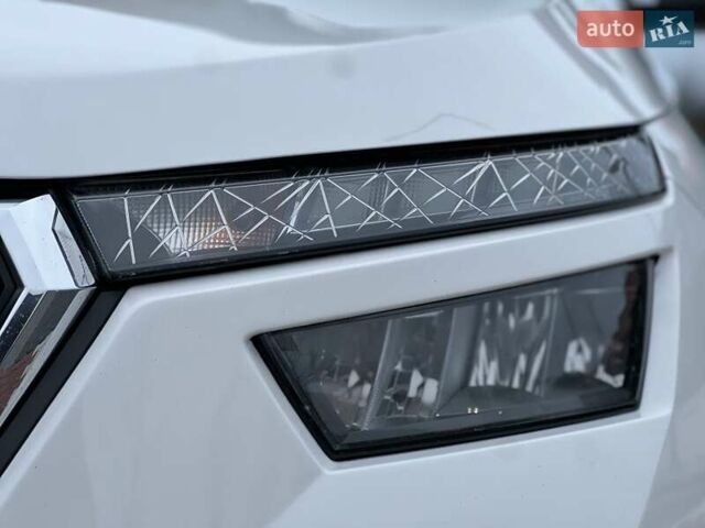 Белый Шкода KAMIQ, объемом двигателя 1.6 л и пробегом 62 тыс. км за 16500 $, фото 11 на Automoto.ua