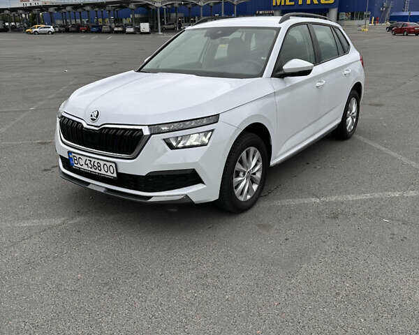 Белый Шкода KAMIQ, объемом двигателя 1.5 л и пробегом 52 тыс. км за 17400 $, фото 1 на Automoto.ua