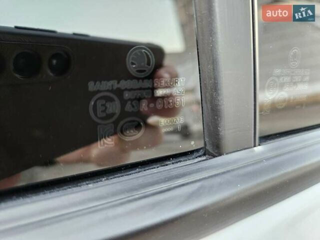 Білий Шкода KAMIQ, об'ємом двигуна 1.6 л та пробігом 52 тис. км за 18800 $, фото 78 на Automoto.ua