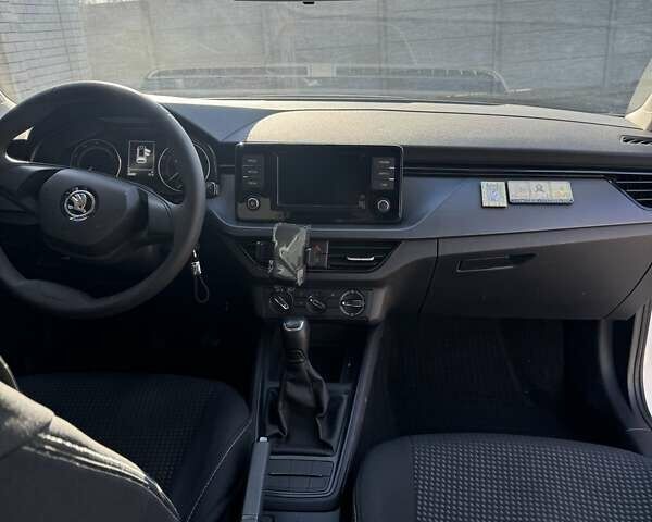 Білий Шкода KAMIQ, об'ємом двигуна 1.6 л та пробігом 52 тис. км за 17100 $, фото 6 на Automoto.ua