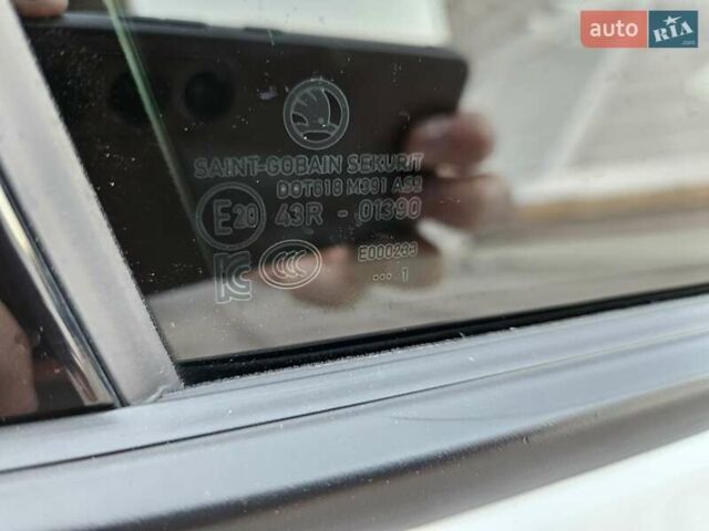 Білий Шкода KAMIQ, об'ємом двигуна 1.6 л та пробігом 52 тис. км за 18800 $, фото 80 на Automoto.ua