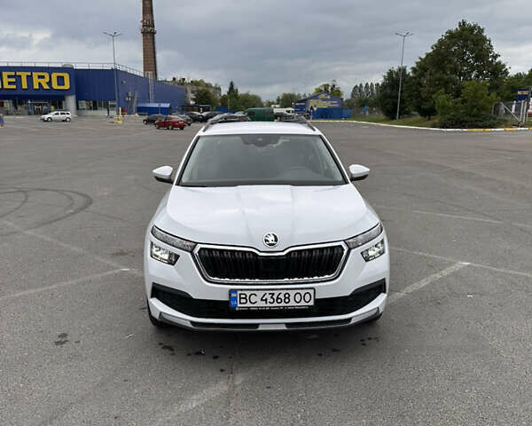Белый Шкода KAMIQ, объемом двигателя 1.5 л и пробегом 52 тыс. км за 17400 $, фото 15 на Automoto.ua