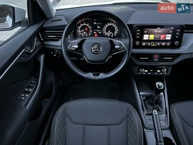 Белый Шкода KAMIQ, объемом двигателя 1.6 л и пробегом 62 тыс. км за 16500 $, фото 33 на Automoto.ua