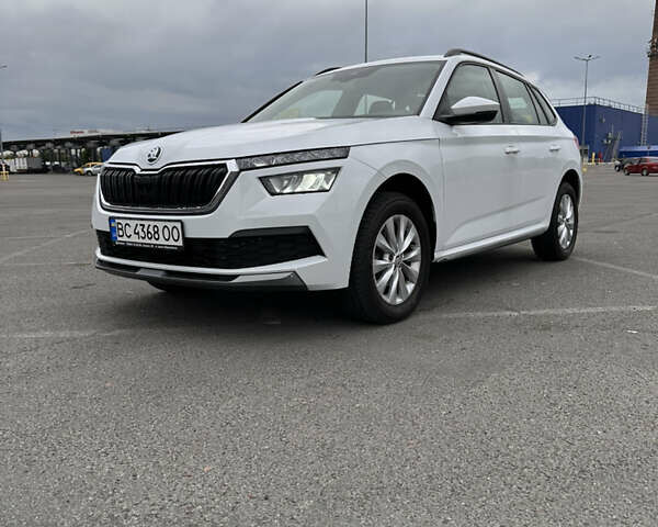 Белый Шкода KAMIQ, объемом двигателя 1.5 л и пробегом 52 тыс. км за 17400 $, фото 2 на Automoto.ua