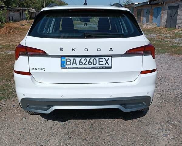 Белый Шкода KAMIQ, объемом двигателя 1.6 л и пробегом 11 тыс. км за 21368 $, фото 5 на Automoto.ua