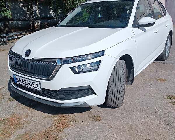 Белый Шкода KAMIQ, объемом двигателя 1.6 л и пробегом 11 тыс. км за 21368 $, фото 3 на Automoto.ua