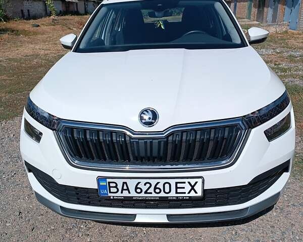 Белый Шкода KAMIQ, объемом двигателя 1.6 л и пробегом 11 тыс. км за 21368 $, фото 4 на Automoto.ua