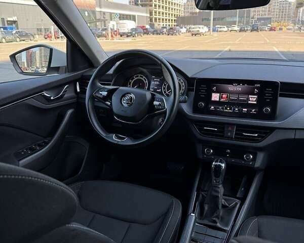 Белый Шкода KAMIQ, объемом двигателя 1.6 л и пробегом 15 тыс. км за 22500 $, фото 21 на Automoto.ua