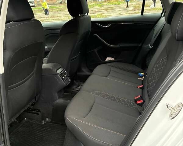 Белый Шкода KAMIQ, объемом двигателя 1.6 л и пробегом 18 тыс. км за 21000 $, фото 5 на Automoto.ua