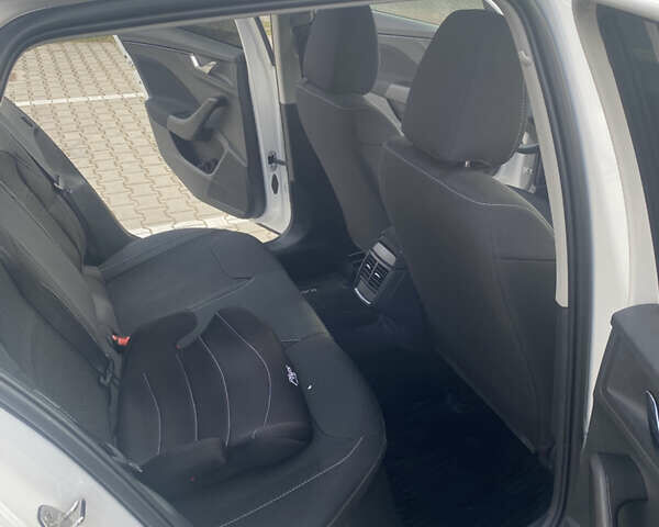 Белый Шкода KAMIQ, объемом двигателя 1.6 л и пробегом 38 тыс. км за 23000 $, фото 14 на Automoto.ua