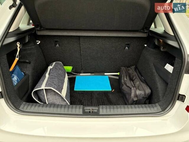 Белый Шкода KAMIQ, объемом двигателя 1.6 л и пробегом 18 тыс. км за 21000 $, фото 6 на Automoto.ua