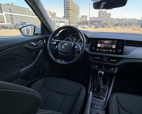 Белый Шкода KAMIQ, объемом двигателя 1.6 л и пробегом 15 тыс. км за 22500 $, фото 19 на Automoto.ua