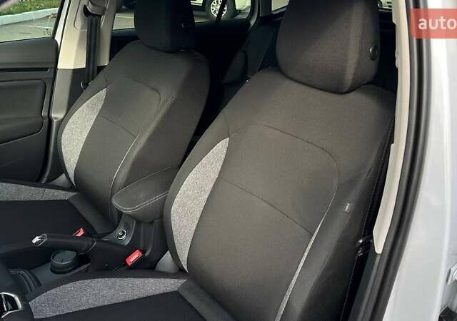 Белый Шкода KAMIQ, объемом двигателя 1 л и пробегом 15 тыс. км за 19800 $, фото 11 на Automoto.ua