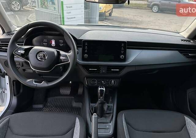 Белый Шкода KAMIQ, объемом двигателя 1 л и пробегом 15 тыс. км за 19800 $, фото 6 на Automoto.ua