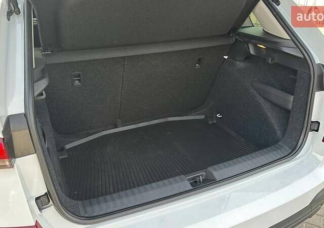 Белый Шкода KAMIQ, объемом двигателя 1 л и пробегом 15 тыс. км за 19800 $, фото 4 на Automoto.ua