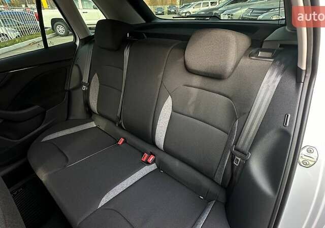 Белый Шкода KAMIQ, объемом двигателя 1 л и пробегом 15 тыс. км за 19800 $, фото 5 на Automoto.ua