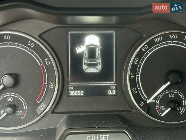 Червоний Шкода KAMIQ, об'ємом двигуна 1.5 л та пробігом 36 тис. км за 13800 $, фото 11 на Automoto.ua