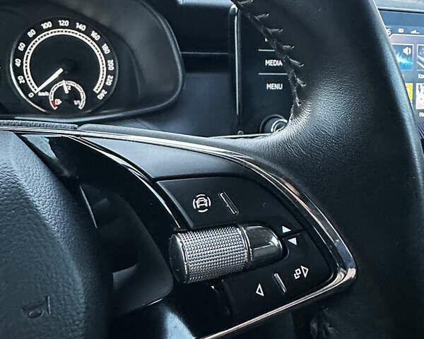 Червоний Шкода KAMIQ, об'ємом двигуна 1.6 л та пробігом 60 тис. км за 19900 $, фото 25 на Automoto.ua