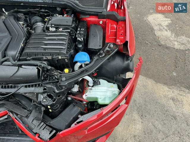 Червоний Шкода KAMIQ, об'ємом двигуна 1.5 л та пробігом 36 тис. км за 13800 $, фото 4 на Automoto.ua