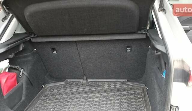 Серый Шкода KAMIQ, объемом двигателя 1.6 л и пробегом 80 тыс. км за 19300 $, фото 23 на Automoto.ua