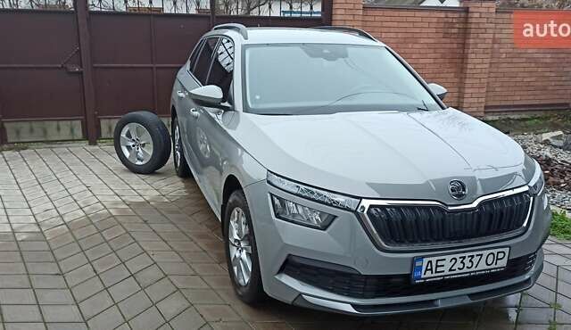 Серый Шкода KAMIQ, объемом двигателя 1.6 л и пробегом 80 тыс. км за 19300 $, фото 4 на Automoto.ua
