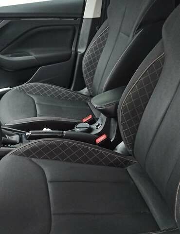 Серый Шкода KAMIQ, объемом двигателя 1.6 л и пробегом 80 тыс. км за 19300 $, фото 12 на Automoto.ua