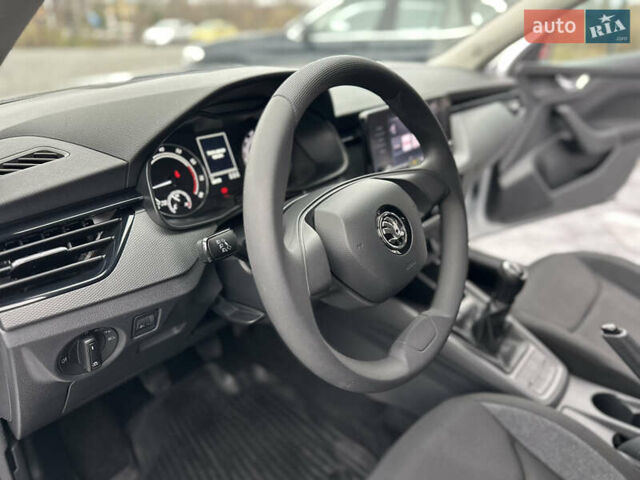 Серый Шкода KAMIQ, объемом двигателя 1.6 л и пробегом 56 тыс. км за 17800 $, фото 38 на Automoto.ua