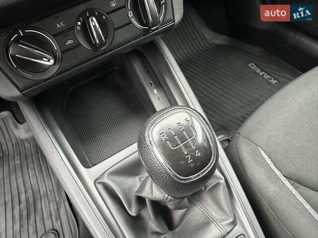 Серый Шкода KAMIQ, объемом двигателя 1.6 л и пробегом 56 тыс. км за 17800 $, фото 69 на Automoto.ua