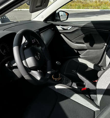 Сірий Шкода KAMIQ, об'ємом двигуна 1.6 л та пробігом 56 тис. км за 19000 $, фото 8 на Automoto.ua