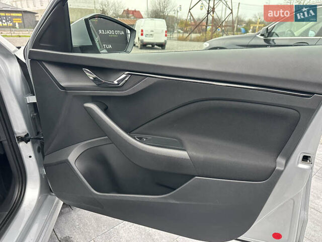 Серый Шкода KAMIQ, объемом двигателя 1.6 л и пробегом 56 тыс. км за 17800 $, фото 59 на Automoto.ua