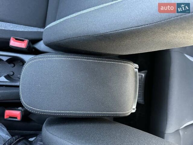 Синій Шкода KAMIQ, об'ємом двигуна 1.6 л та пробігом 219 тис. км за 10800 $, фото 17 на Automoto.ua