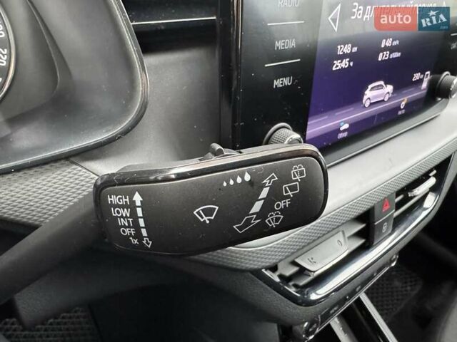 Синій Шкода KAMIQ, об'ємом двигуна 1.6 л та пробігом 25 тис. км за 20999 $, фото 43 на Automoto.ua