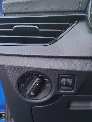 Синий Шкода KAMIQ, объемом двигателя 1.6 л и пробегом 62 тыс. км за 19000 $, фото 7 на Automoto.ua