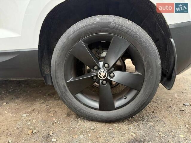 Белый Шкода Karoq, объемом двигателя 1.5 л и пробегом 117 тыс. км за 18990 $, фото 9 на Automoto.ua