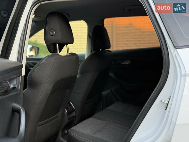 Белый Шкода Karoq, объемом двигателя 1.5 л и пробегом 112 тыс. км за 19800 $, фото 35 на Automoto.ua