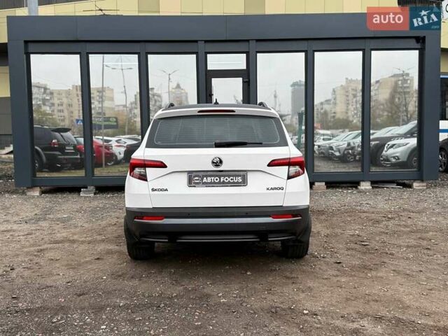Белый Шкода Karoq, объемом двигателя 1.5 л и пробегом 117 тыс. км за 18990 $, фото 4 на Automoto.ua