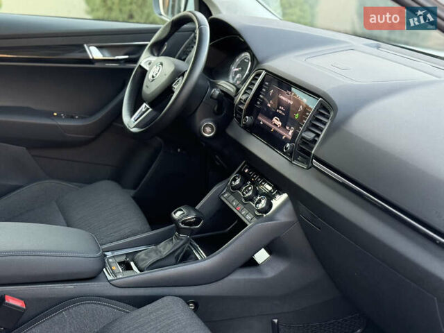 Белый Шкода Karoq, объемом двигателя 1.5 л и пробегом 112 тыс. км за 19800 $, фото 18 на Automoto.ua