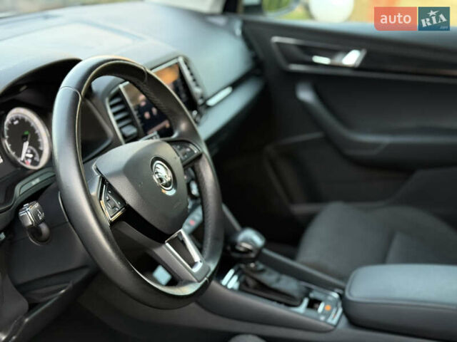 Белый Шкода Karoq, объемом двигателя 1.5 л и пробегом 112 тыс. км за 19800 $, фото 23 на Automoto.ua