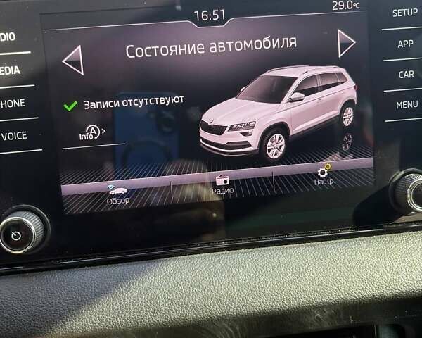 Белый Шкода Karoq, объемом двигателя 1.5 л и пробегом 175 тыс. км за 17950 $, фото 29 на Automoto.ua