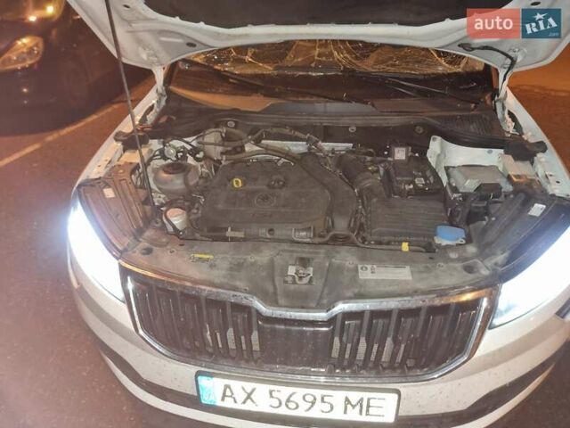 Белый Шкода Karoq, объемом двигателя 1.5 л и пробегом 189 тыс. км за 9999 $, фото 1 на Automoto.ua