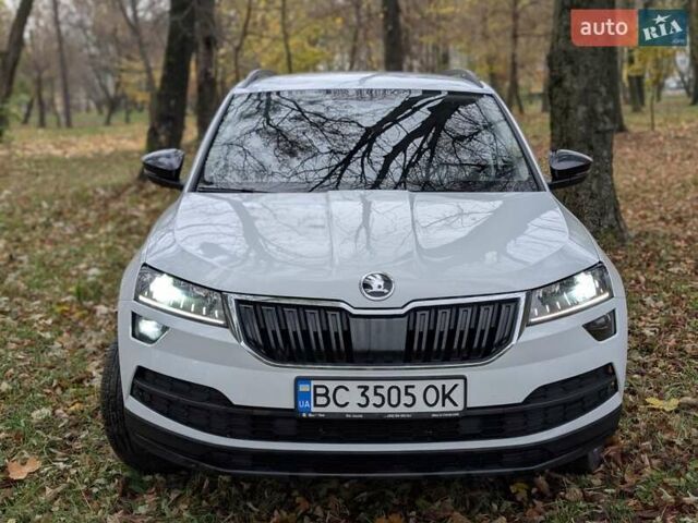 Белый Шкода Karoq, объемом двигателя 1.5 л и пробегом 108 тыс. км за 23500 $, фото 6 на Automoto.ua
