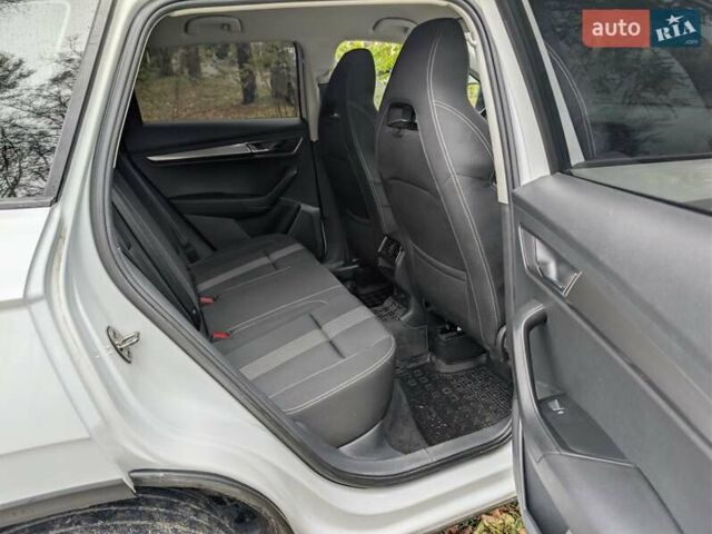 Белый Шкода Karoq, объемом двигателя 1.5 л и пробегом 108 тыс. км за 23500 $, фото 11 на Automoto.ua