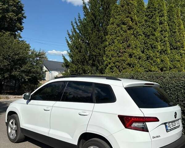 Белый Шкода Karoq, объемом двигателя 1.5 л и пробегом 175 тыс. км за 17950 $, фото 11 на Automoto.ua