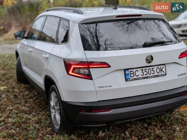 Белый Шкода Karoq, объемом двигателя 1.5 л и пробегом 108 тыс. км за 23500 $, фото 2 на Automoto.ua