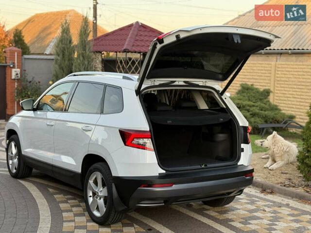 Белый Шкода Karoq, объемом двигателя 1.5 л и пробегом 112 тыс. км за 19800 $, фото 5 на Automoto.ua