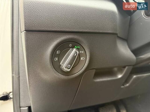 Белый Шкода Karoq, объемом двигателя 1.5 л и пробегом 117 тыс. км за 18990 $, фото 15 на Automoto.ua