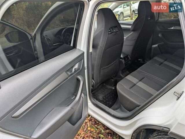 Белый Шкода Karoq, объемом двигателя 1.5 л и пробегом 108 тыс. км за 23500 $, фото 10 на Automoto.ua