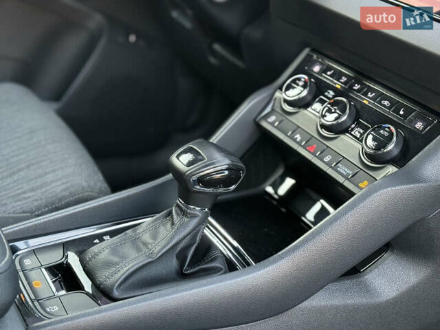 Белый Шкода Karoq, объемом двигателя 1.5 л и пробегом 112 тыс. км за 19800 $, фото 17 на Automoto.ua