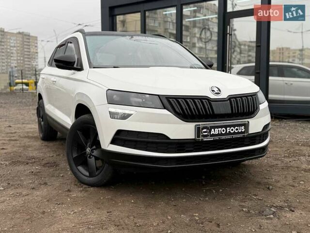Белый Шкода Karoq, объемом двигателя 1.5 л и пробегом 117 тыс. км за 18990 $, фото 6 на Automoto.ua
