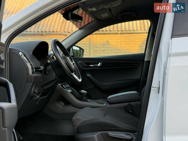 Белый Шкода Karoq, объемом двигателя 1.5 л и пробегом 112 тыс. км за 19800 $, фото 34 на Automoto.ua